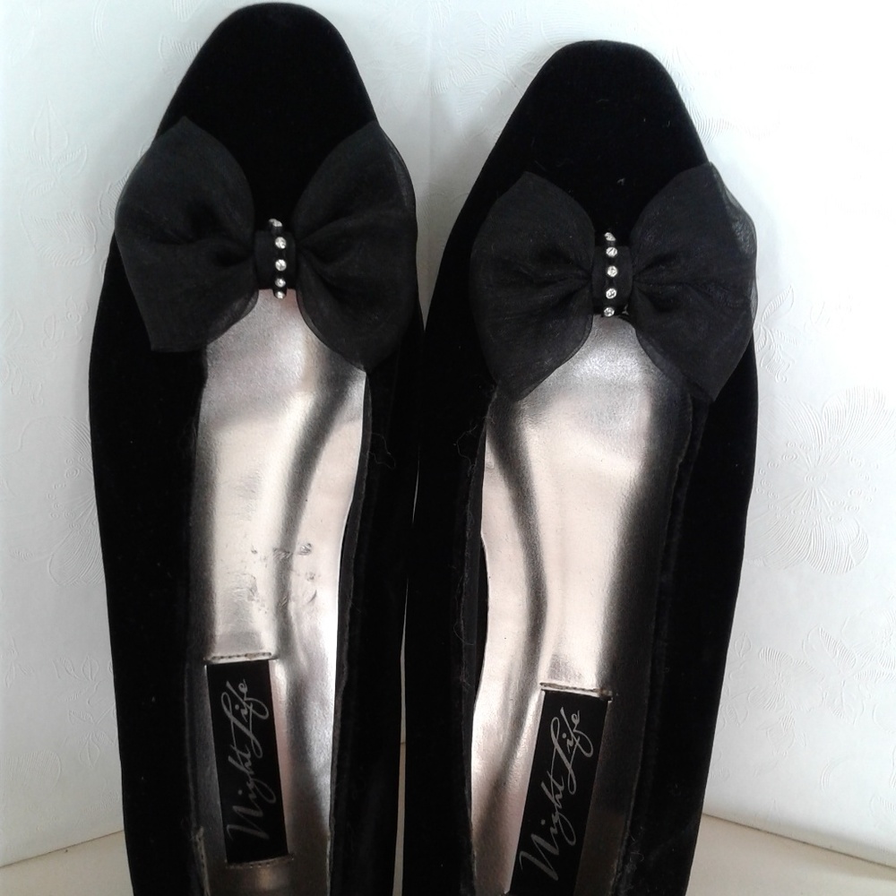 nightlife velvet kitten heels with a bow